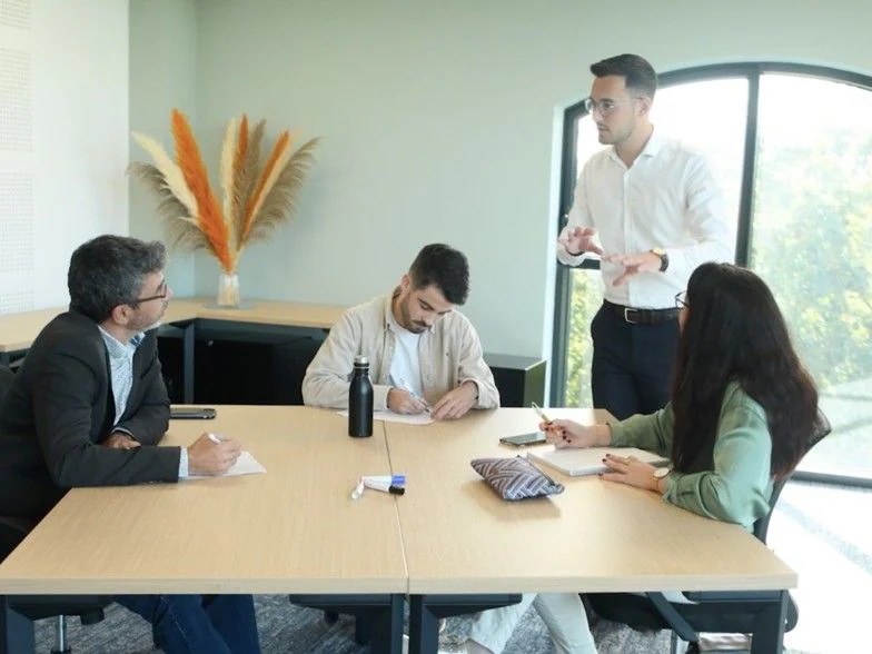 Capsule vidéo Avelmat : une session de formation en management animée par Gabriel Aussant